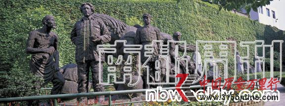 茅台酒厂展览馆内的红军长征群像。 茅台酒厂展览馆内的红军长征群像。