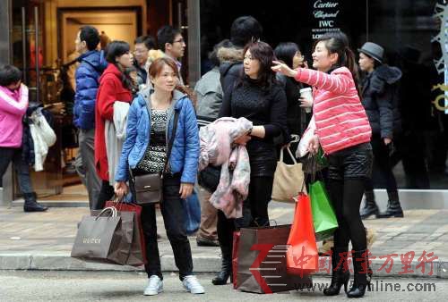 内地客去年涉及消费的投诉近1700宗。图片来源:香港大公报