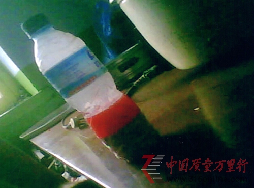 图1:灌水之前给猪注射的药剂——粉红色的注射液 图1:灌水之前给猪注射的药剂——粉红色的注射液