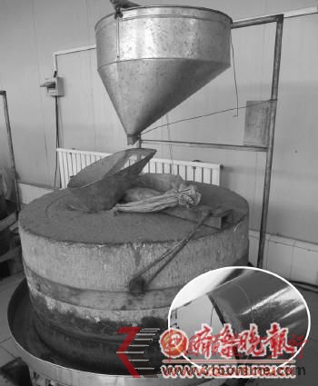 用于磨制芝麻酱的电动石磨,芝麻酱则可以用于提取香油。