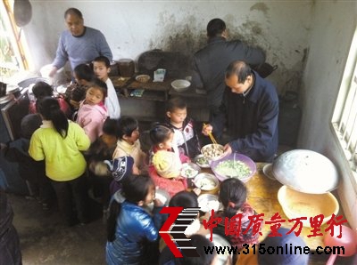 广西那坡部分学校3元营养补助被供货商套利1元