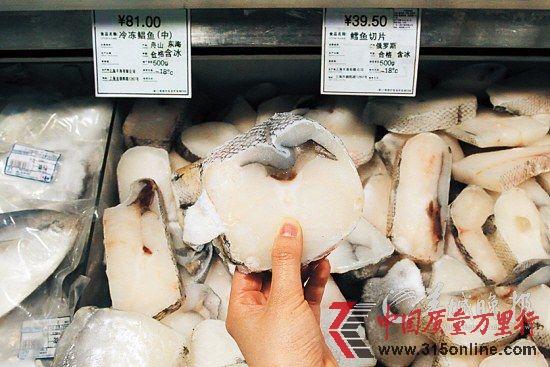 上海家乐福的鳕鱼切片。网传多家超市以油鱼当鳕鱼卖 CFP供图