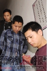 4月20日,长沙,被警方抓获的涉案人员。图/新京报 4月20日,长沙,被警方抓获的涉案人员。图/新京报