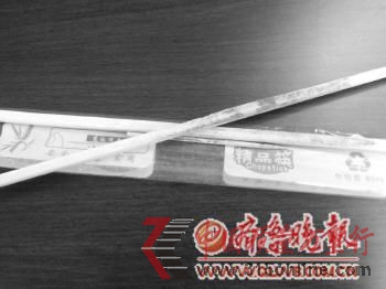 美食城商家提供的发霉“精品筷”。(图片由陈小姐提供)