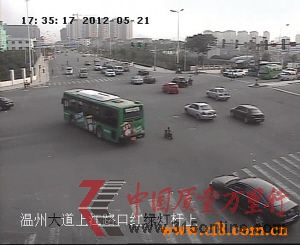 温州3岁男孩驾玩具车马路上开两公里找妈妈(组