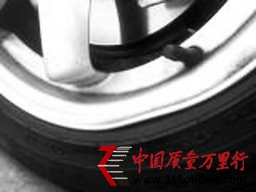 smart新车轮胎钢圈变形