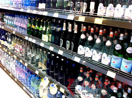 青岛天价矿泉水每瓶198元贵过红酒味道苦(图)