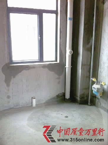 ▲新房漏水实景图。 ▲新房漏水实景图。