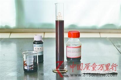 按比例备好原料:盐64.3克,焦糖色添加剂26克,动物氨基酸36克。
