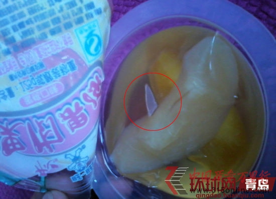旺旺果冻中尖锐的塑料残片。