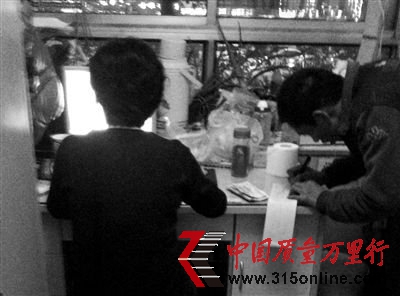 探秘假牙黑作坊:成本几十元到医院卖六千