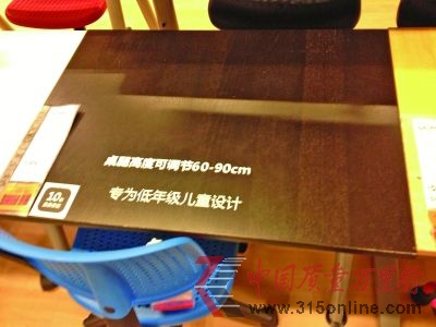 南京宜家出售的“佳兰特”书桌桌角锐利。王亚楠 摄