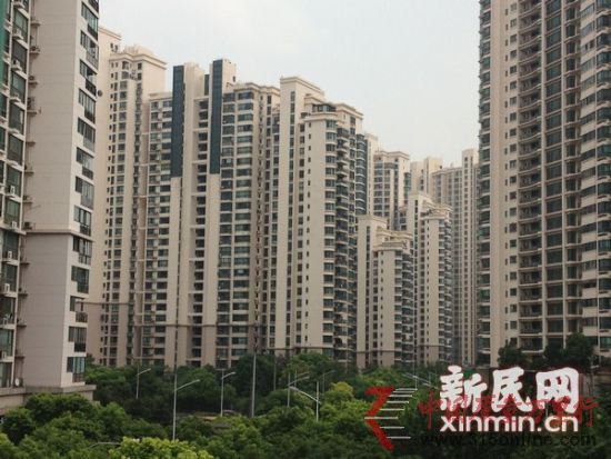 图说:96栋楼、1万多户居民,中远两湾城是上海中心城区最大的居民社区。新民网记者 沈文林 摄