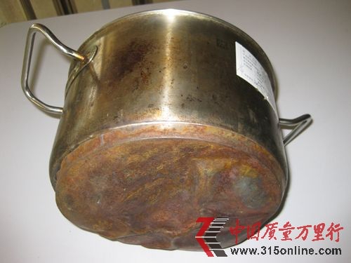 使用不久后,锅底出现开裂脱落